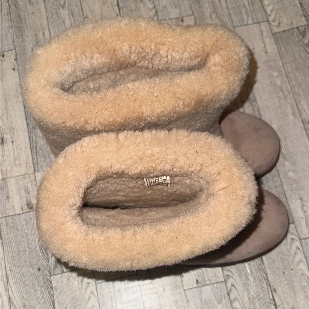 UGG Shearling Boots - Picture 4 of 6